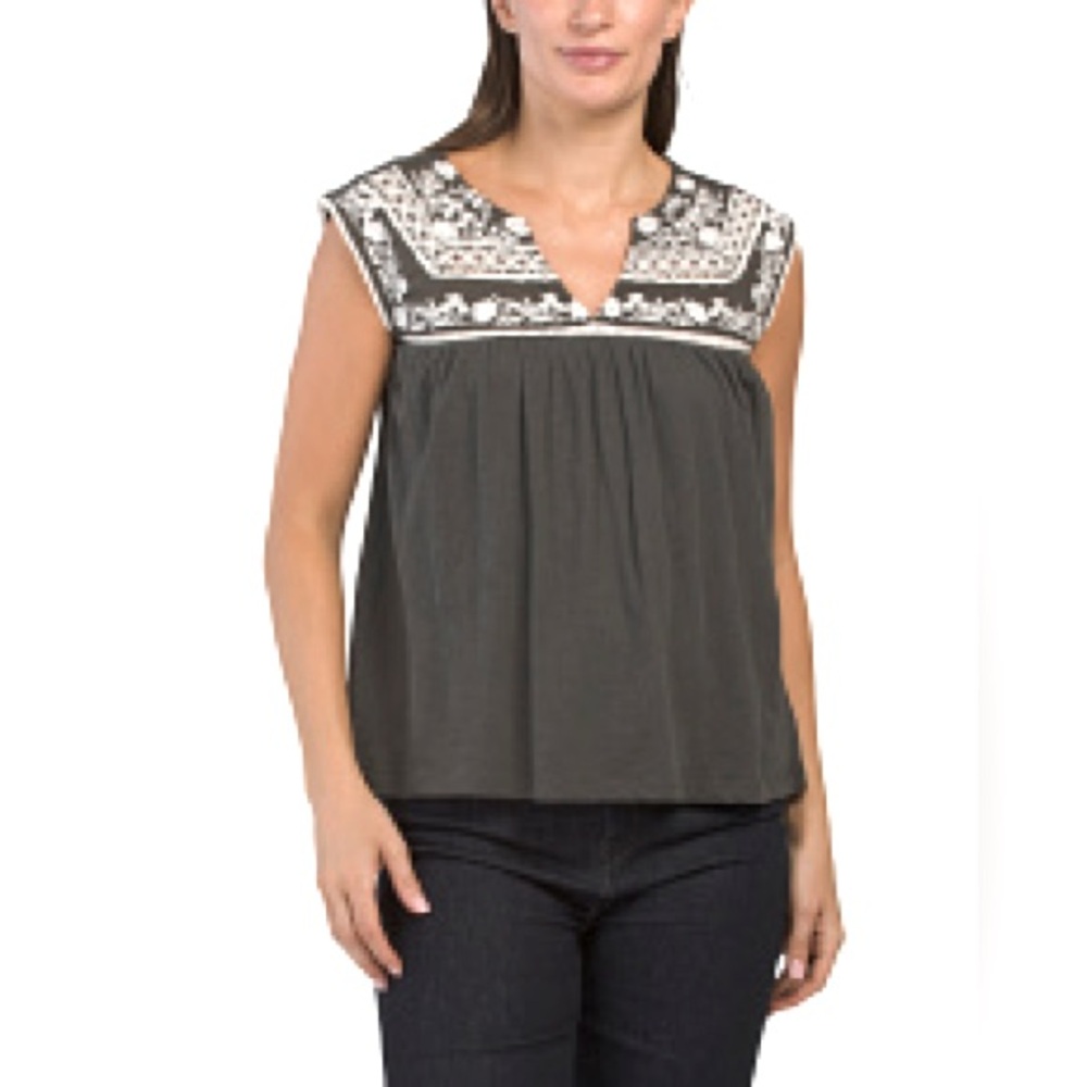 Lucky Brand White Lace Inset Tank in Blush.  NWT size Med. 21” P2P.